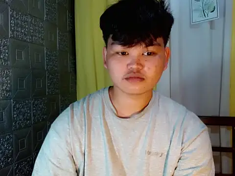 Snapshot of Reynelcock chatting on 2, 12, 2025 Reynelcock online show from 2, 12, 2025