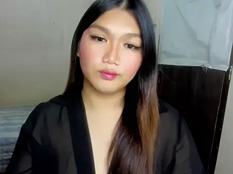 Snapshot of Lou_heart chatting on 11, 10, 2025 Lou heart online show from 11, 10, 2025