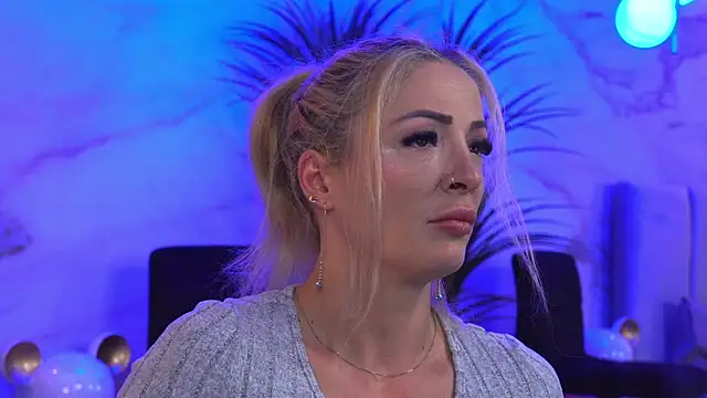 Izabellle02 online show from 10, 4, 2026