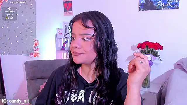 Snapshot of Shophie_thoopson chatting on 3, 6, 2026 Shophie thoopson online show from 3, 6, 2026