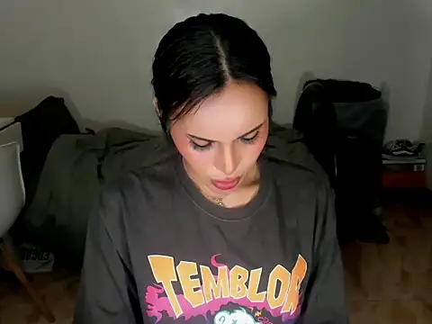 prettylittlesuckerr online show from 24, 9, 2025