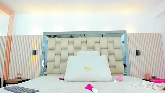 Snapshot of ikia_lopez_ chatting on 13, 12, 2025 ikia lopez online show from 13, 12, 2025