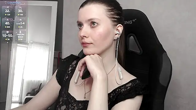 Snapshot of cute_elfy_ chatting on 8, 9, 2025 cute elfy online show from 8, 9, 2025