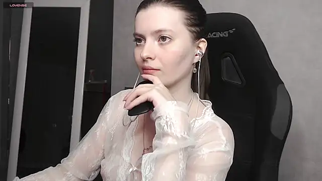 Snapshot of cute_elfy_ chatting on 28, 9, 2025 cute elfy online show from 28, 9, 2025