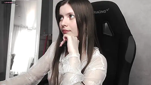 Snapshot of cute_elfy_ chatting on 3, 10, 2025 cute elfy online show from 3, 10, 2025