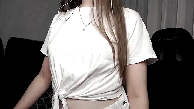 Snapshot of cute_elfy_ chatting on 14, 10, 2025 cute elfy online show from 14, 10, 2025