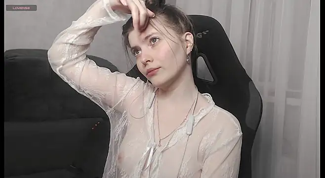 Snapshot of cute_elfy_ chatting on 5, 12, 2025 cute elfy online show from 5, 12, 2025