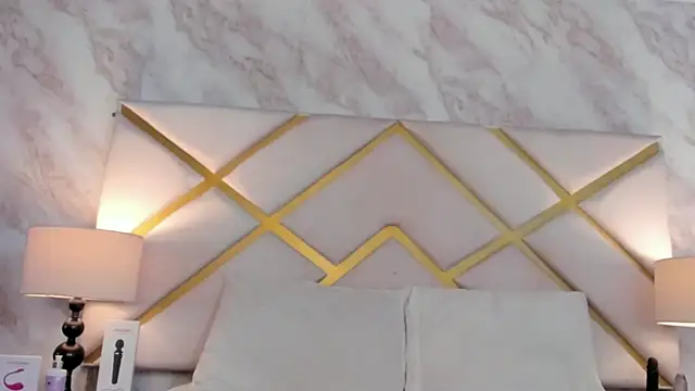 Snapshot of LorenBeiker- chatting on 15, 12, 2025 LorenBeiker- online show from 15, 12, 2025