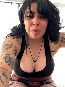 Snapshot of Draculona-666 chatting on 1, 10, 2025 Draculona-666 online show from 1, 10, 2025