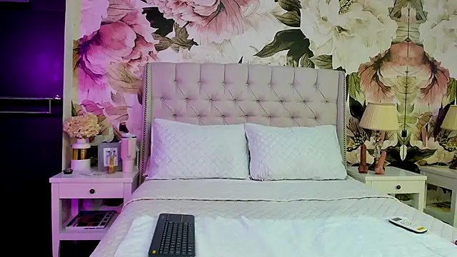 Snapshot of MaddyMay_ chatting on 4, 10, 2025 MaddyMay  online show from 4, 10, 2025