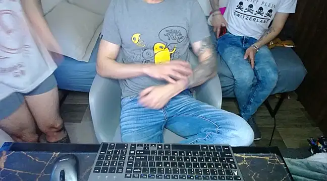 Snapshot of bossking017 chatting on 9, 3, 2025 bossking017 online show from 9, 3, 2025