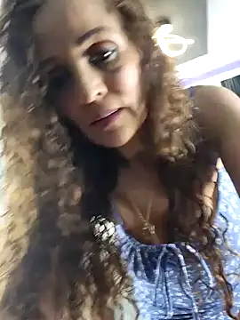 Snapshot of evasweett__ chatting on 8, 10, 2025 evasweett online show from 8, 10, 2025