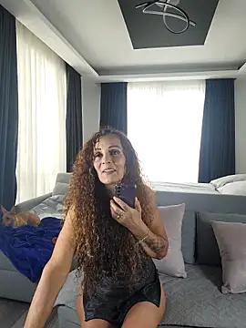 Snapshot of evasweett__ chatting on 23, 10, 2025 evasweett online show from 23, 10, 2025