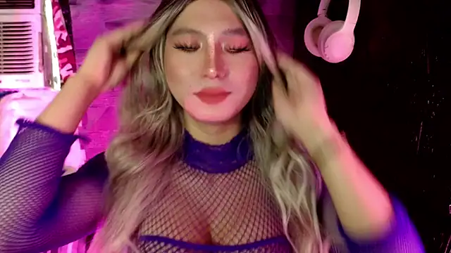 Snapshot of UrhotlucyTS chatting on 1, 11, 2025 UrhotlucyTS online show from 1, 11, 2025