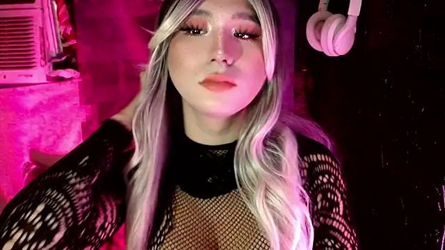 Snapshot of UrhotlucyTS chatting on 3, 12, 2025 UrhotlucyTS online show from 3, 12, 2025