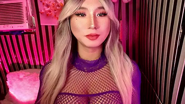 UrhotlucyTS online show from 23, 3, 2026