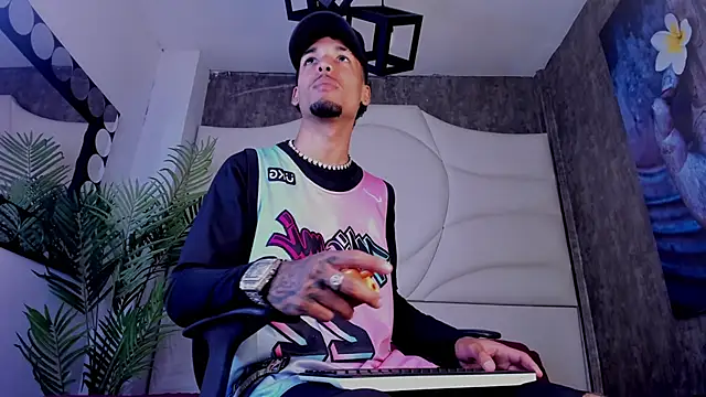 Thiagoferreti online show from 11, 11, 2025