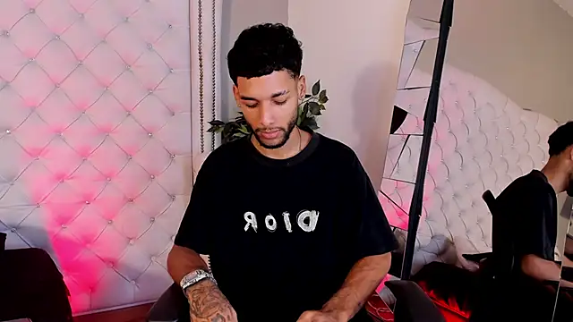 Thiagoferreti online show from 15, 4, 2026