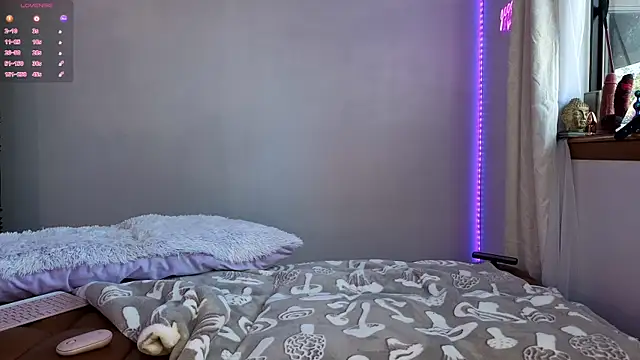 dustbunni0414 online show from 3, 12, 2025