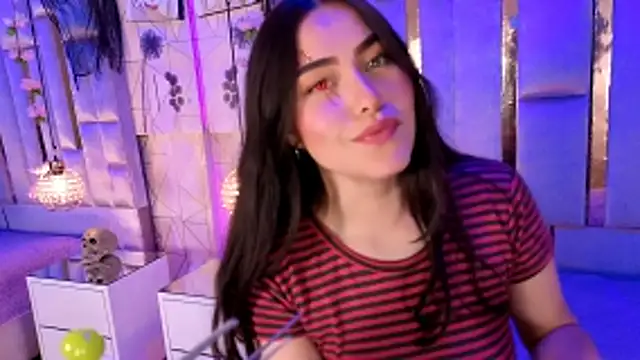 Snapshot of HannaCollins_ chatting on 31, 10, 2025 HannaCollins online show from 31, 10, 2025