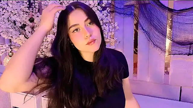 Snapshot of HannaCollins_ chatting on 15, 11, 2025 HannaCollins online show from 15, 11, 2025