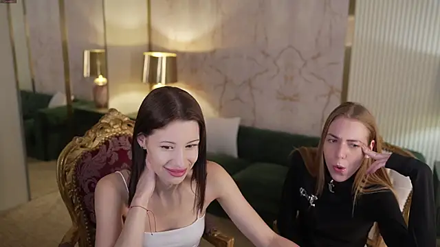 Snapshot of Selena_Glow chatting on 8, 9, 2025 Selena Glow online show from 8, 9, 2025