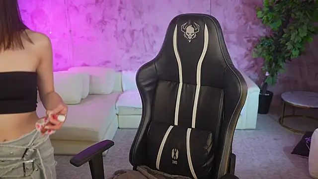 Snapshot of Selena_Glow chatting on 5, 10, 2025 Selena Glow online show from 5, 10, 2025