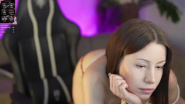 Snapshot of Selena_Glow chatting on 21, 10, 2025 Selena Glow online show from 21, 10, 2025