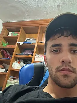 Snapshot of aavrdvh33 chatting on 28, 9, 2025 aavrdvh33 online show from 28, 9, 2025