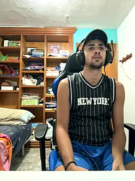 Snapshot of aavrdvh33 chatting on 6, 10, 2025 aavrdvh33 online show from 6, 10, 2025