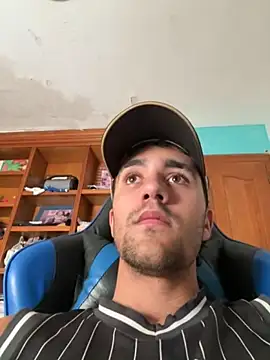 Snapshot of aavrdvh33 chatting on 2, 11, 2025 aavrdvh33 online show from 2, 11, 2025