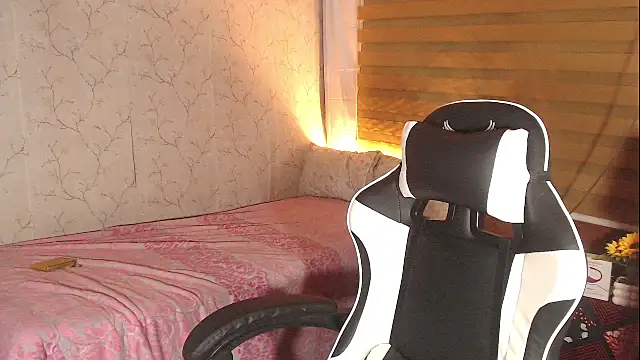 Snapshot of TssluttyNikka chatting on 16, 12, 2025 TssluttyNikka online show from 16, 12, 2025