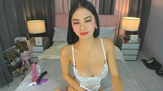 YlianaGivenchy online show from 26, 5, 2026