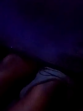 Snapshot of OnlyMoneyIwanT chatting on 27, 10, 2025 OnlyMoneyIwanT online show from 27, 10, 2025