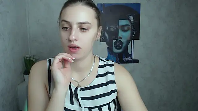 Snapshot of AmandaDimond_ chatting on 8, 11, 2025 AmandaDimond online show from 8, 11, 2025