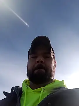 Snapshot of DouginWv chatting on 21, 12, 2025 DouginWv online show from 21, 12, 2025