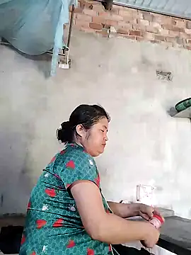 Snapshot of BigBoobs186 chatting on 1, 10, 2025 BigBoobs186 online show from 1, 10, 2025