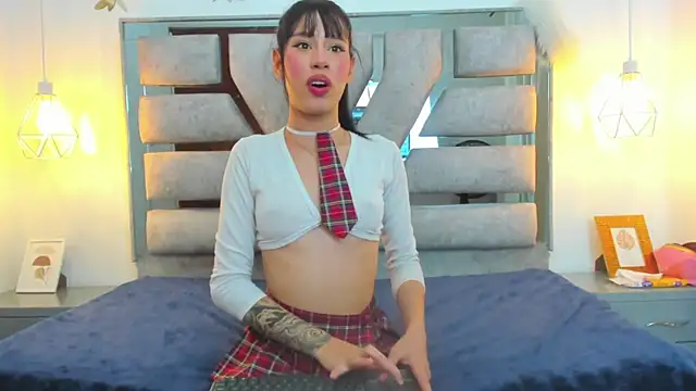 RoxanneCrush  online show from 28, 11, 2025