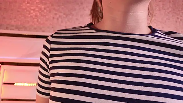 Snapshot of ambar_rosse25 chatting on 16, 10, 2025 ambar rosse25 online show from 16, 10, 2025