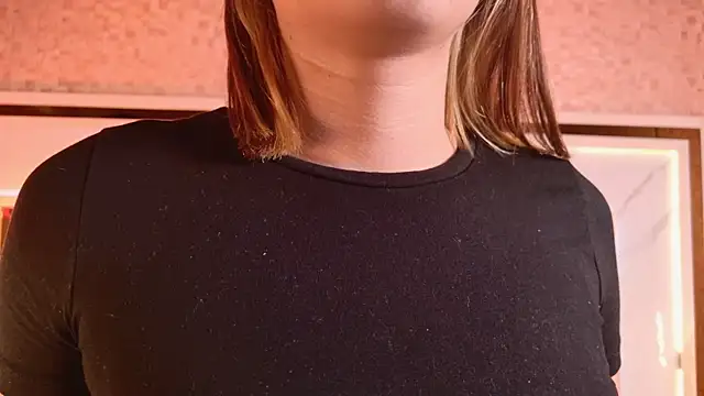 Snapshot of ambar_rosse25 chatting on 21, 10, 2025 ambar rosse25 online show from 21, 10, 2025