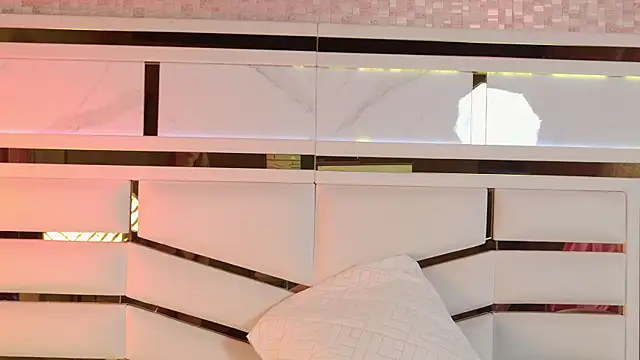 Snapshot of ambar_rosse25 chatting on 1, 12, 2025 ambar rosse25 online show from 1, 12, 2025