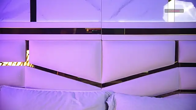 Snapshot of ambar_rosse25 chatting on 18, 12, 2025 ambar rosse25 online show from 18, 12, 2025