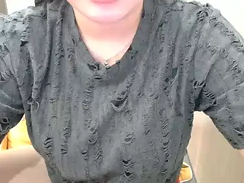 Snapshot of Zhi__2k6 chatting on 3, 10, 2025 Zhi 2k6 online show from 3, 10, 2025