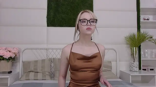 Snapshot of MollyHuntt chatting on 13, 9, 2025 MollyHuntt online show from 13, 9, 2025