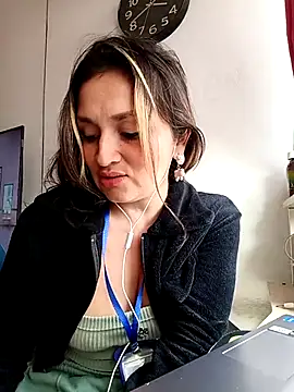 Snapshot of ALEJA__07 chatting on 27, 9, 2025 ALEJA 07 online show from 27, 9, 2025