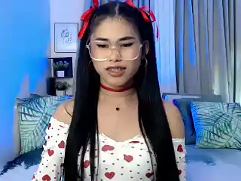 PrettyBlythes TS online show from 3, 11, 2025