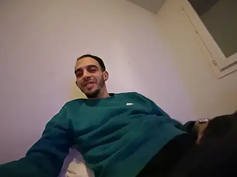 Snapshot of rebeu31313 chatting on 14, 12, 2025 rebeu31313 online show from 14, 12, 2025