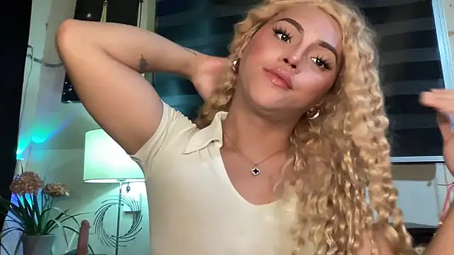 Snapshot of calimonroe chatting on 11, 10, 2025 calimonroe online show from 11, 10, 2025