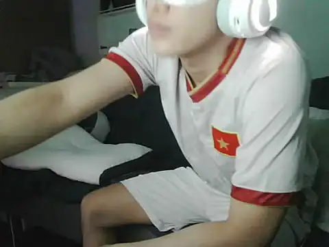 boyhigh1997 online show from 8, 5, 2026