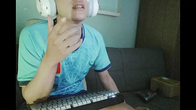 Snapshot of boyhigh1997 chatting on 22, 6, 2026 boyhigh1997 online show from 22, 6, 2026
